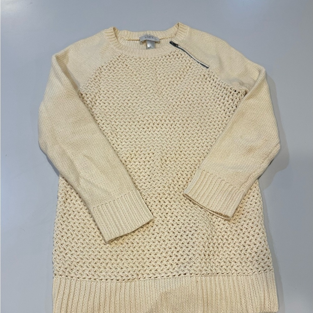 Loft Cream Long Sleeve Sweater Size Small